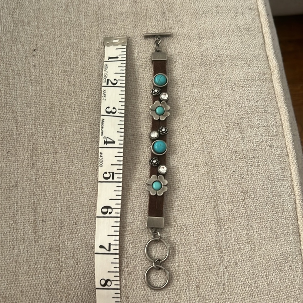 Leather, turquoise color stones, silver metal flowers/detail and rhinestones. - Picture 5 of 5